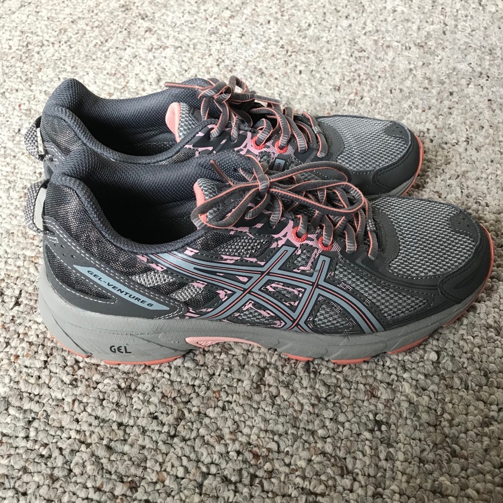 ASICS gel venture  woman’s shoes size 8 1/2